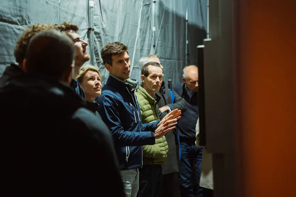 groepmensen bij een uitleg