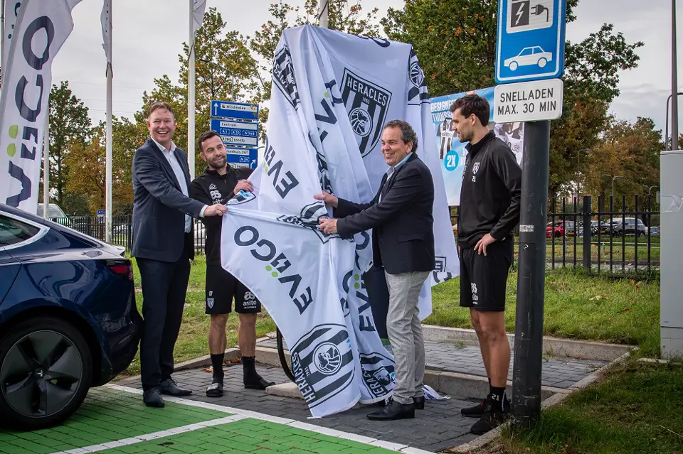 Onthulling snellaadplein heracles