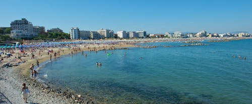 1702465231 spiaggia cattolica 2