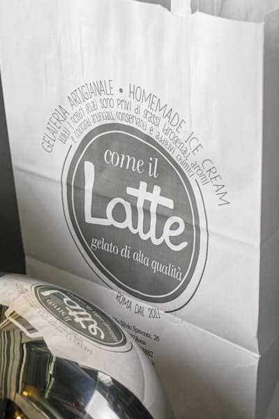 Busta carta per asporto con logo come il latte