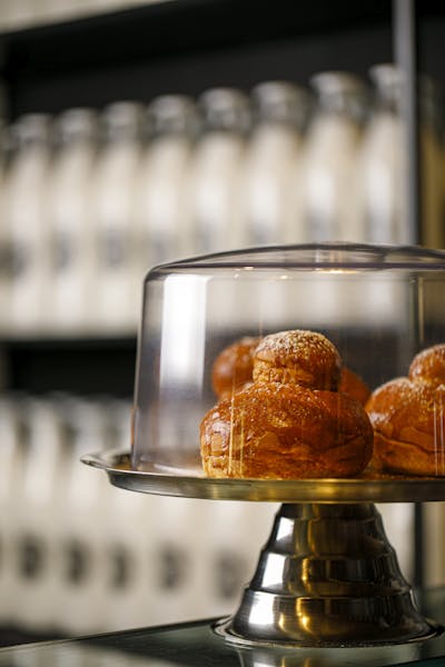 Scaffale con briosche