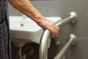 Banheiro acessível: como adaptar o seu lar com conforto e segurança