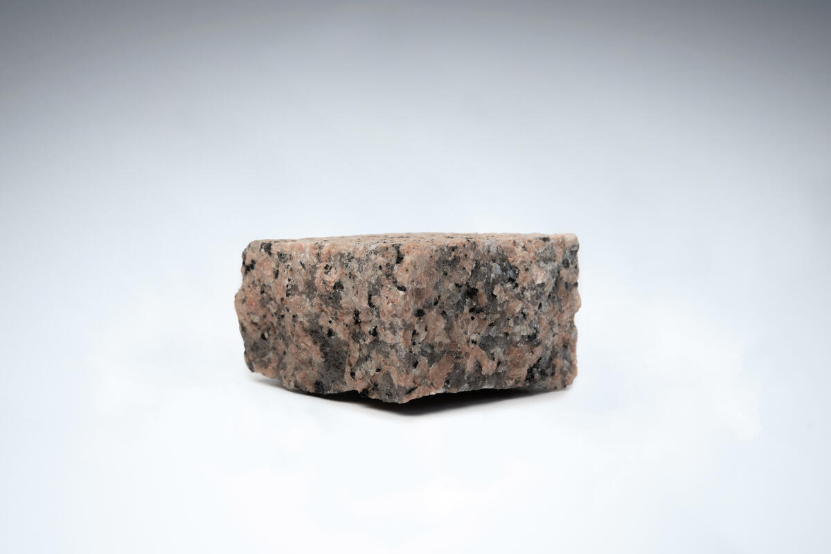 Rose Top Finish Granite Sett 100 x 100 x 50