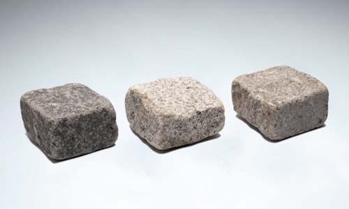 Tumbled setts in three shades of grey