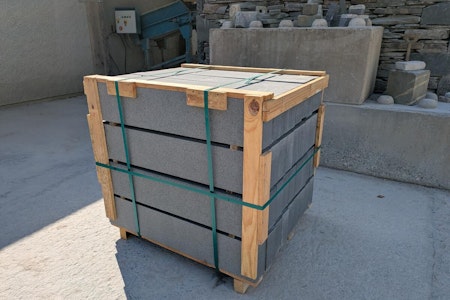 Pack of 20 finished granite kerbs