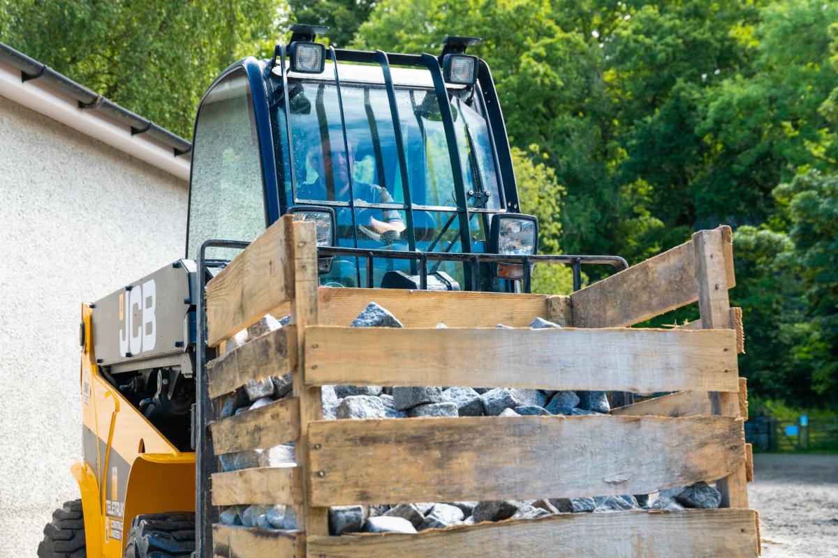 Readying granite sett for delivery