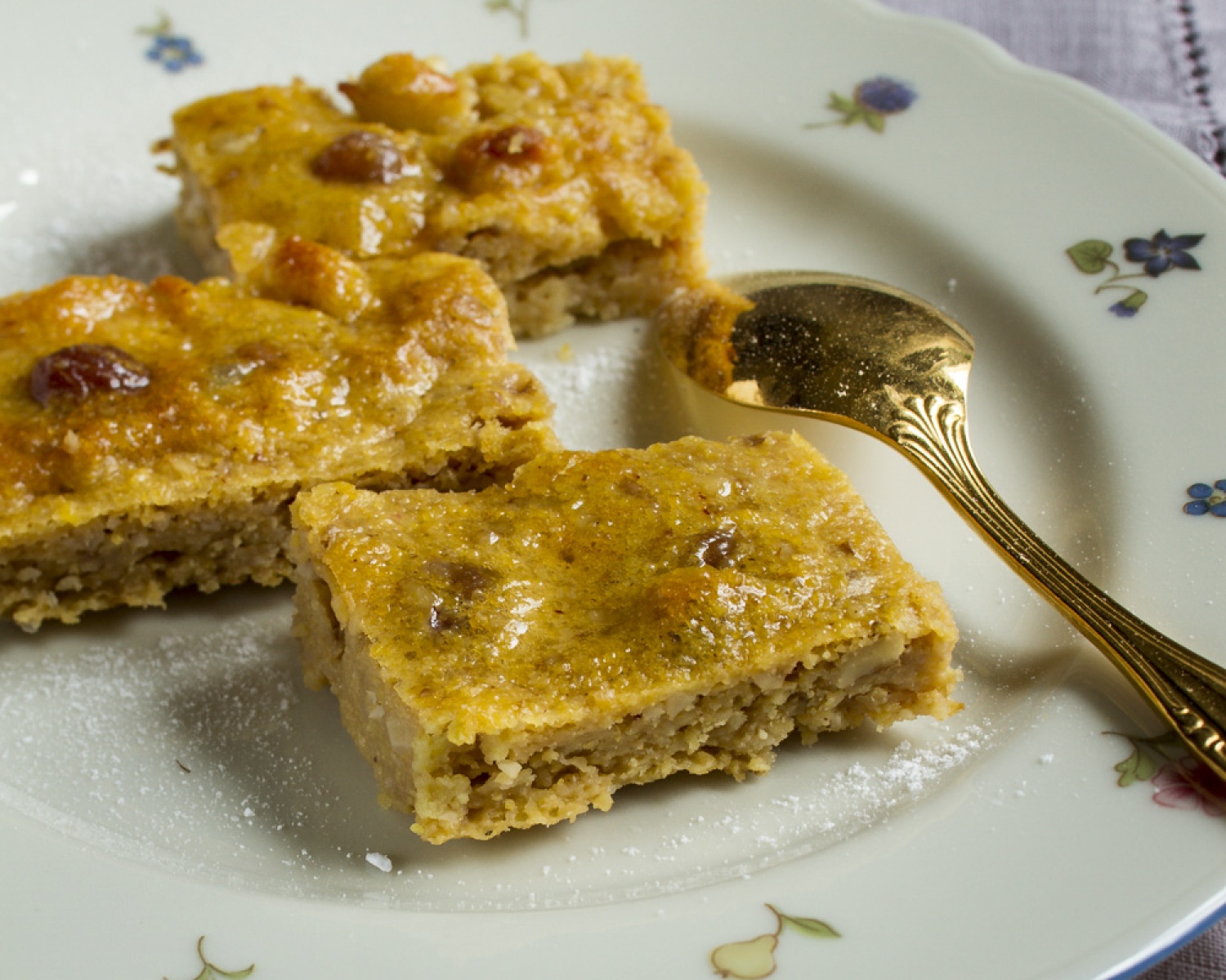 Pečena polenta z orehi