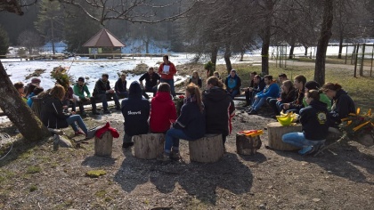 Ta veseli dan ali državni posvet starih volkov