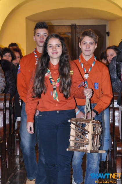 FOTO: Luč miru iz Tolmina po vsej Primorski