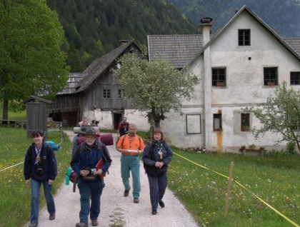 Skavtska akademija: služenje, pot in skupnost v...