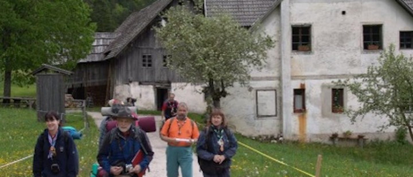 Skavtska akademija: služenje, pot in skupnost v...