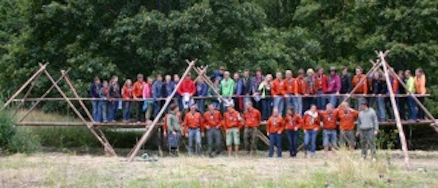 Ko medveda ni doma, skavti plešejo