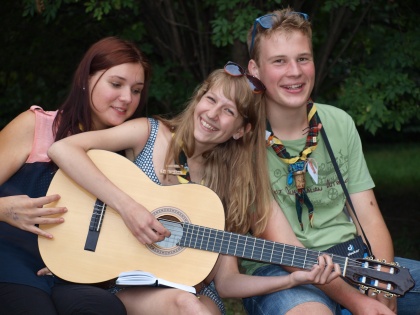 Klan Škofljica 1 si drzne peti, s kitaro na...