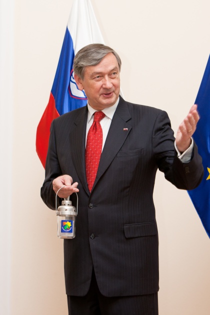 dr. Danilo Türk: Naj ta luč sveti za vse!