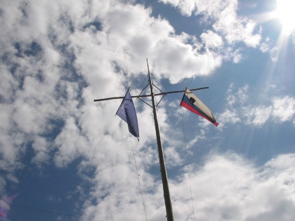 Pazite se - pri nas jih straži 6!