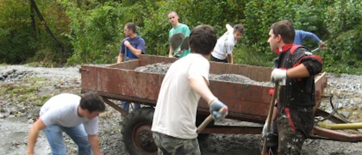 Tudi v Cerknem odstranjevali posledice škode