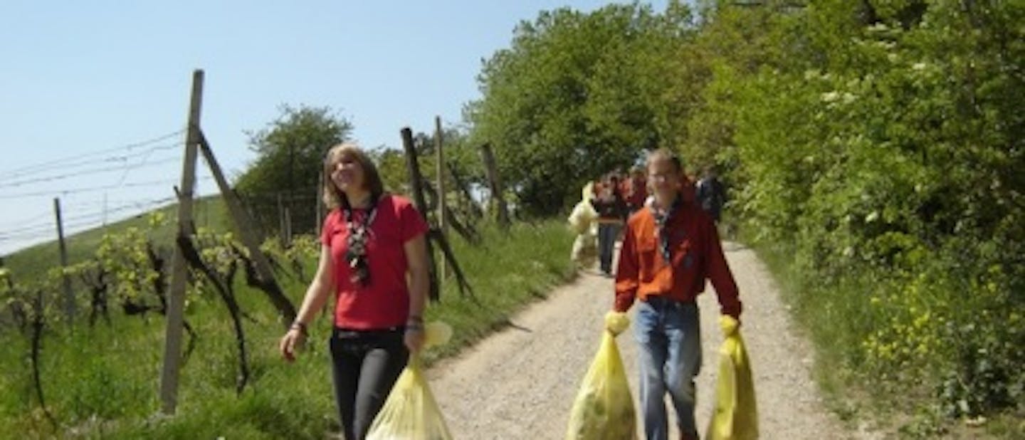 Dan črnih vrečk na Stolnem vrhu