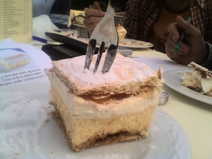 Otoček sredi jezera... ma kej otok, sanke!