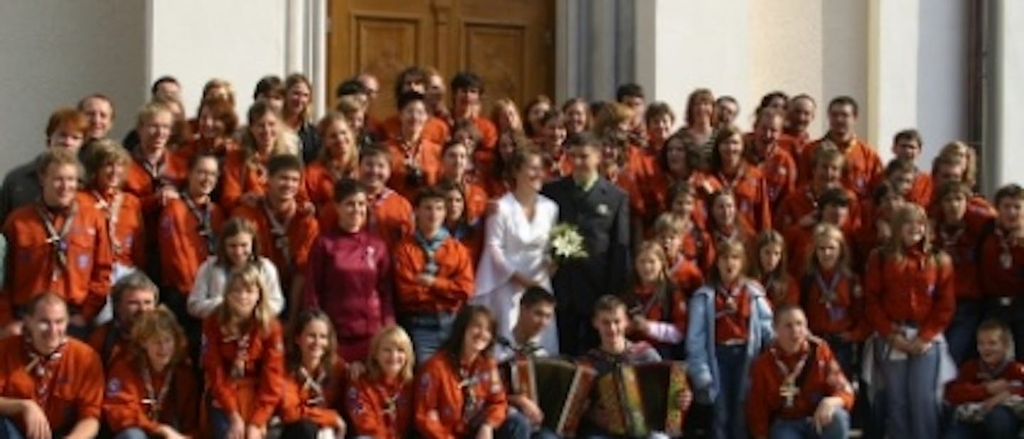Pod obokom neba dvoje src trepeta