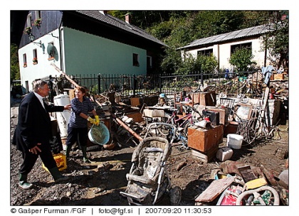 Materialna pomoč prizadetim v neurjih