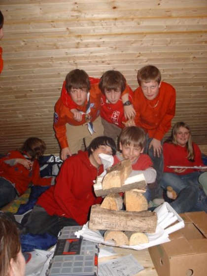 Četa Kamenčkov našla brodolomca in preživela...