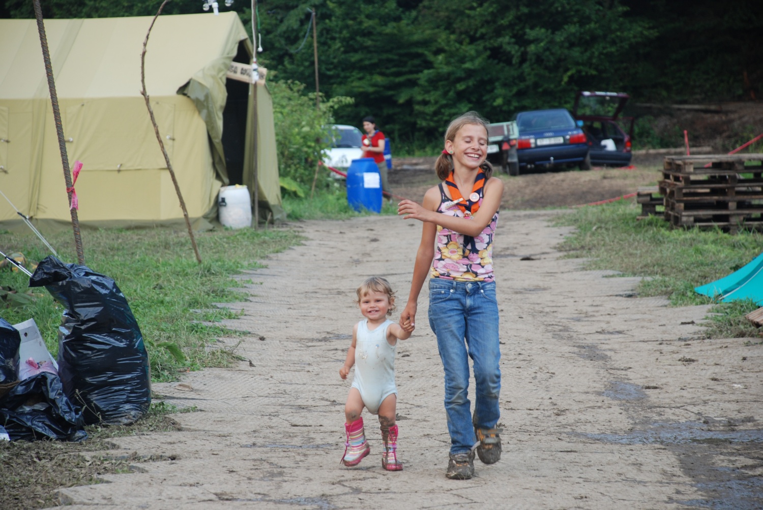 Špela s teto na sprehodu