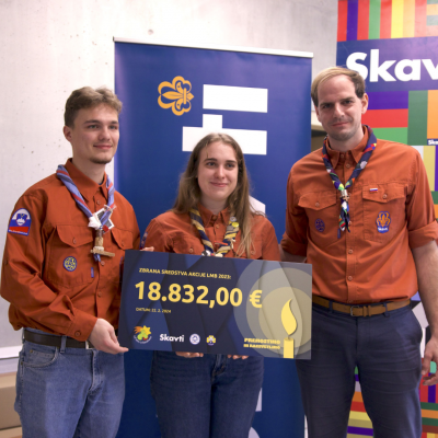 Skavti predali sredstva, zbrana v akciji Luč miru iz Betlehema 2023