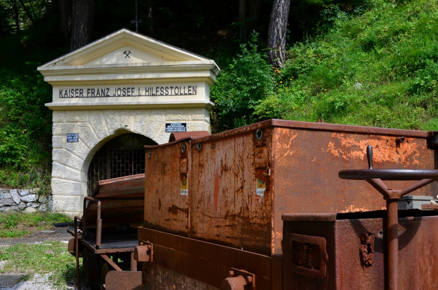 Vhod v rudnik svinca in cinka z naše strani