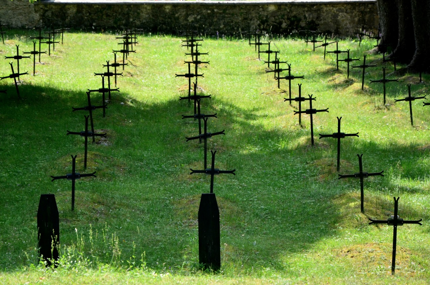 Križi na vojaškem pokopališču v Logu pod Mangartom