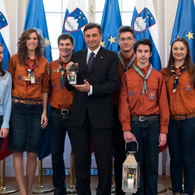 Skavti so plamen miru ponesli v državne institucije