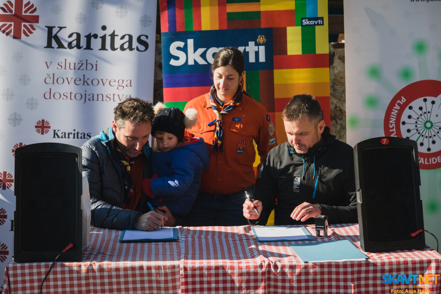 Podpis dogovora o sodelovanju s Planinsko zvezo Slovenije - odborom »Planinstvo za invalide/OPP