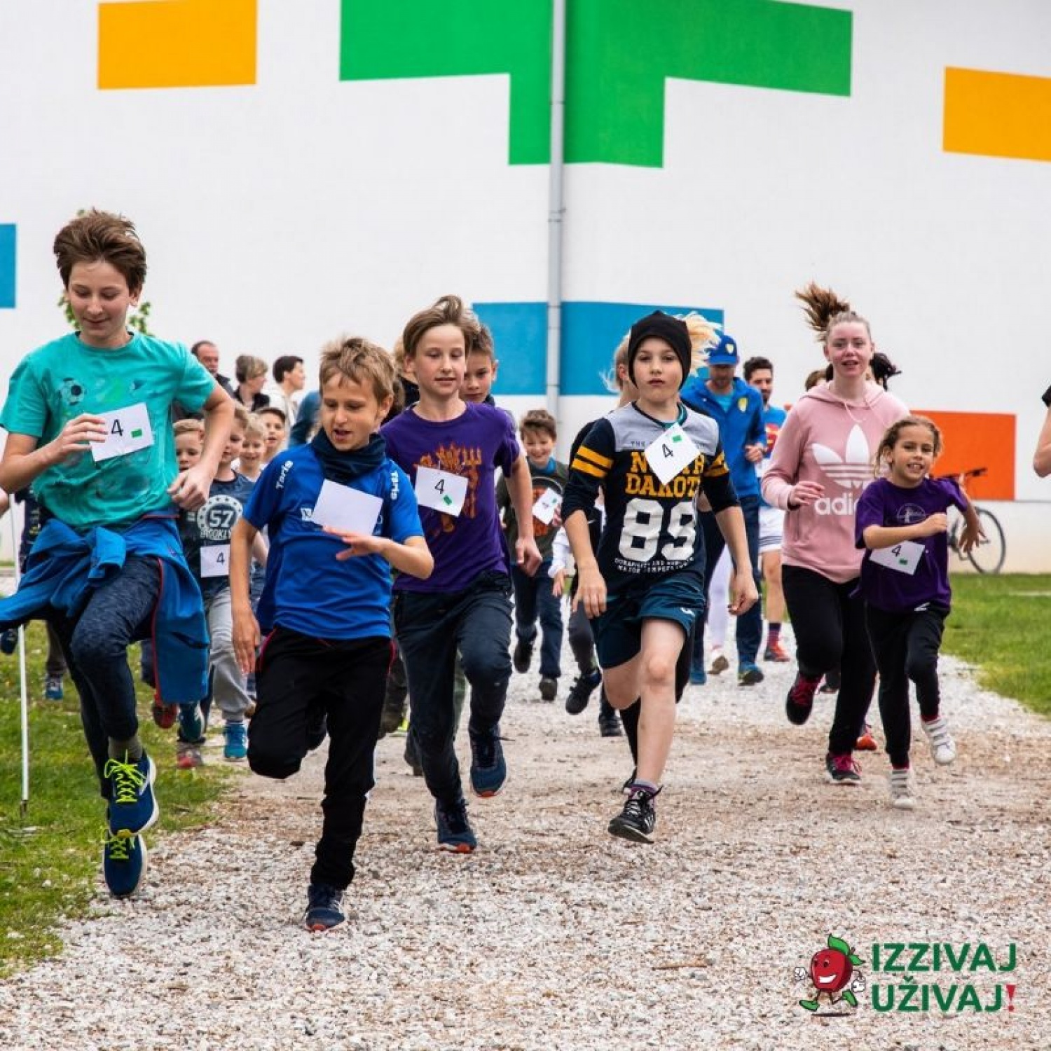 »Dvigni rit, bodi fit!«