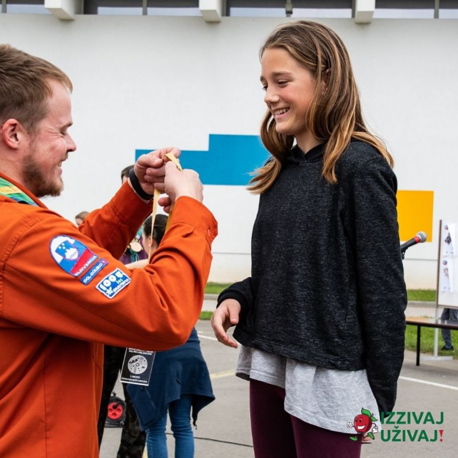 »Dvigni rit, bodi fit!«