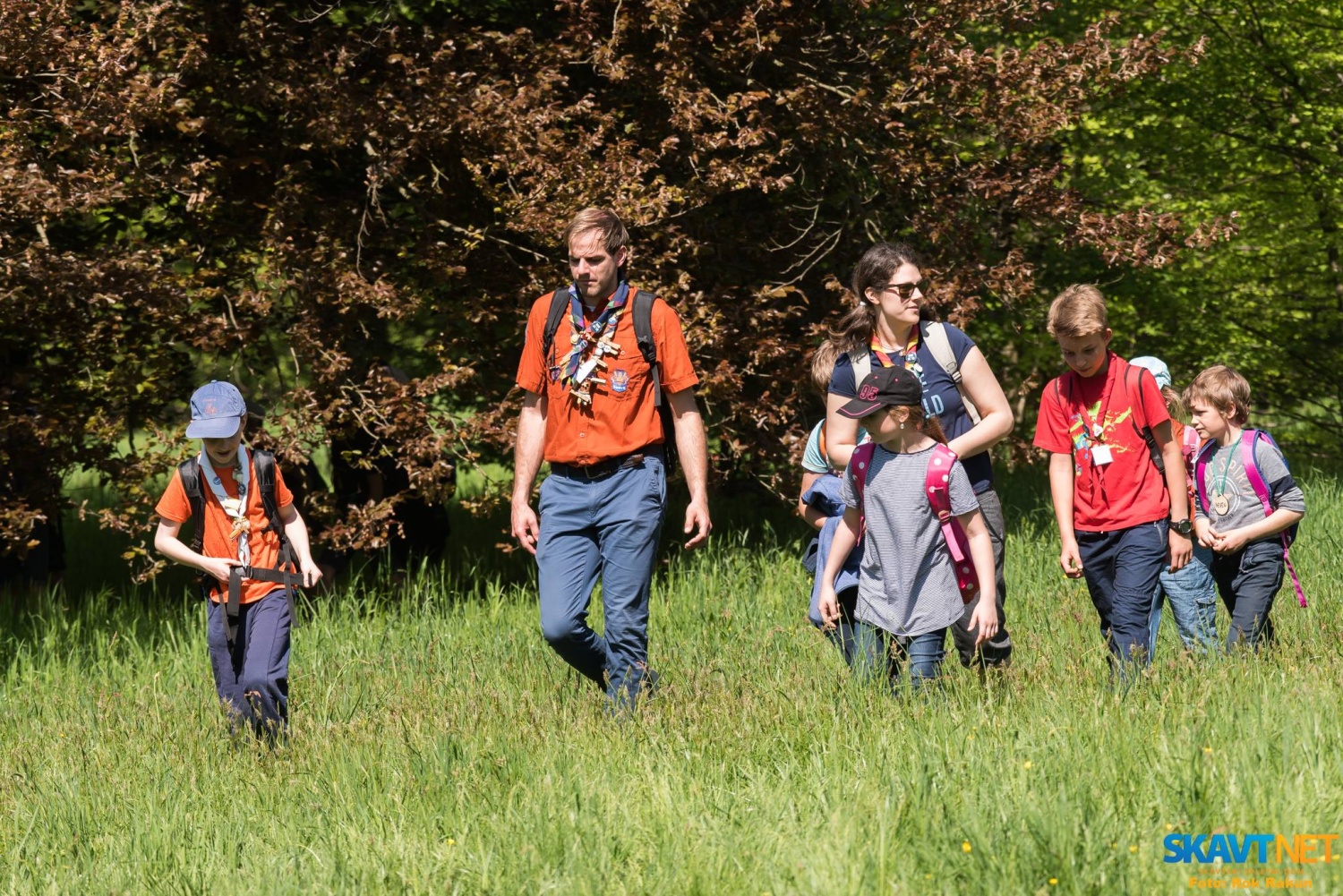 "Skavt, ne boj se, sledi moji slédi."