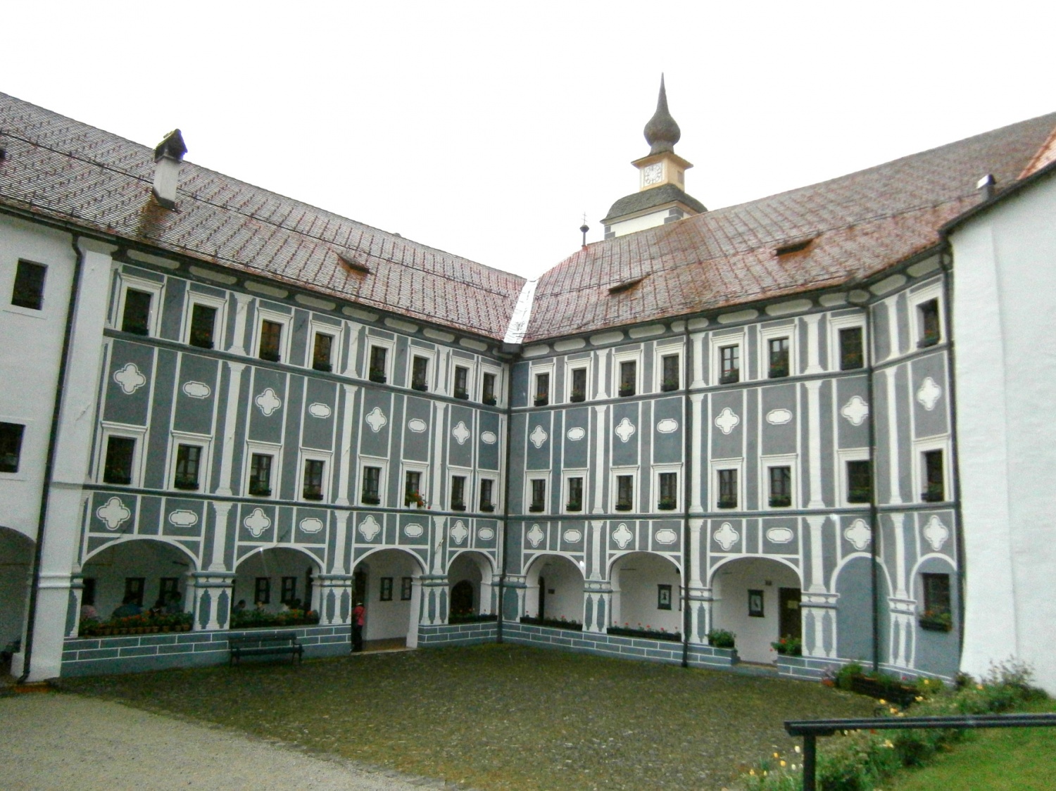 dvorišče samostana v Olimju