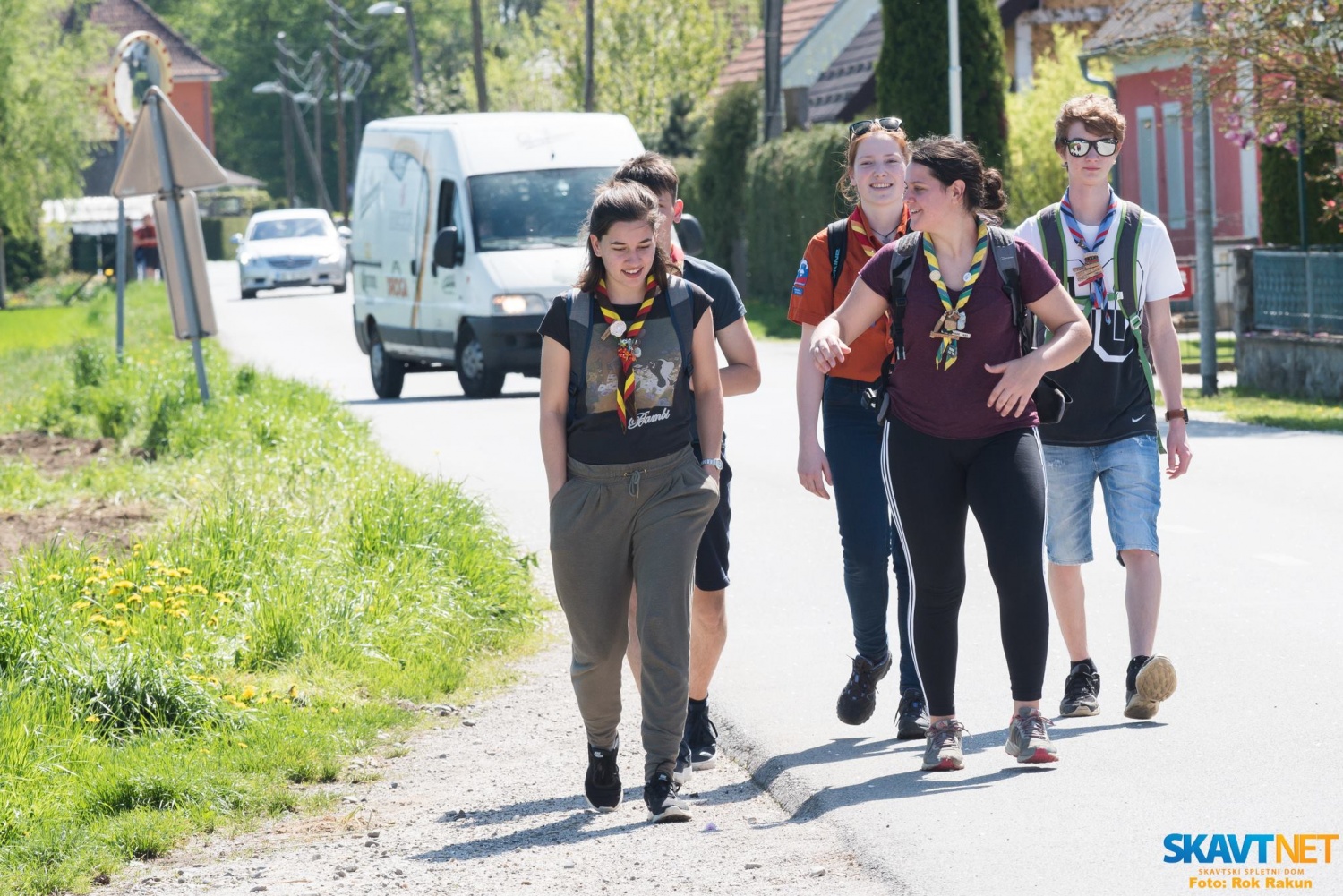 "Skavt, ne boj se, sledi moji slédi."