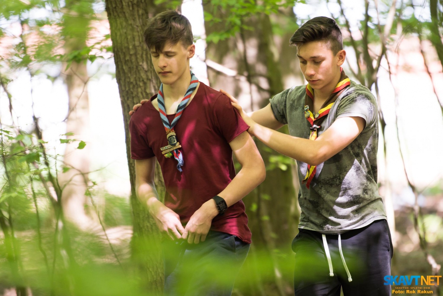 "Skavt, ne boj se, sledi moji slédi."