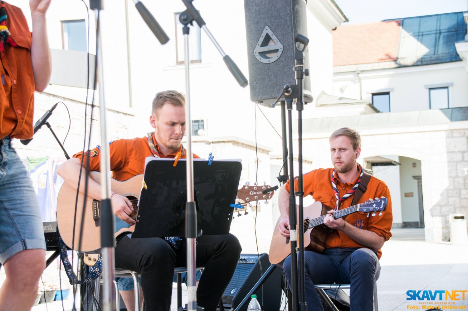 "Skavt, ne boj se, sledi moji slédi."