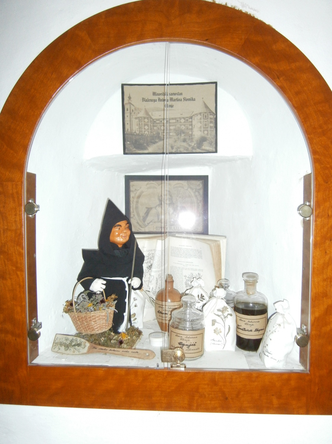 Za vsako bolezen rož'ca raste.