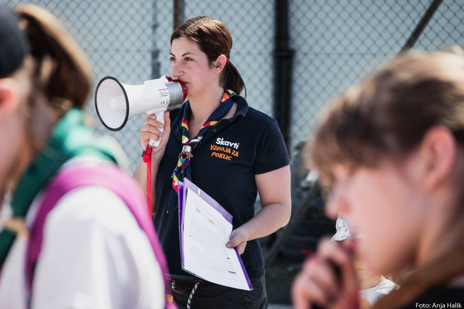 "Skavt, ne boj se, sledi moji slédi."