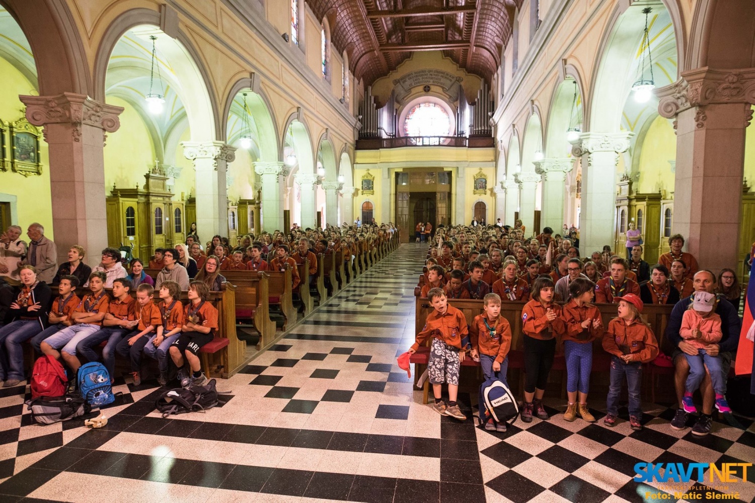 "Skavt, ne boj se, sledi moji slédi."