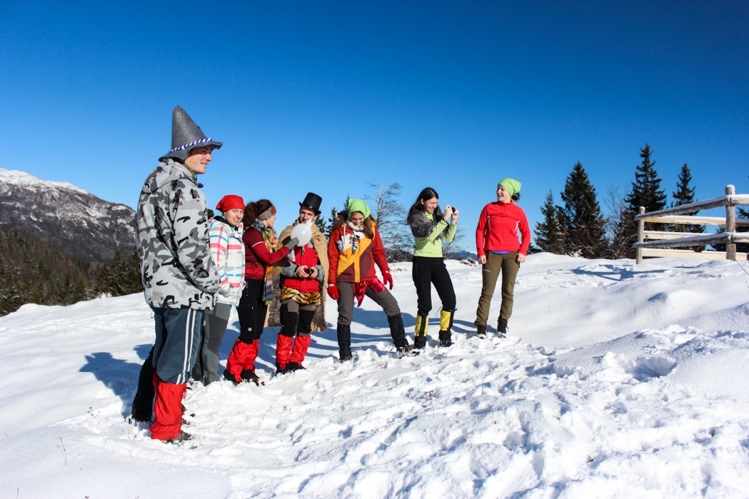 FOTO in VIDEO: V belem iskanju sreče