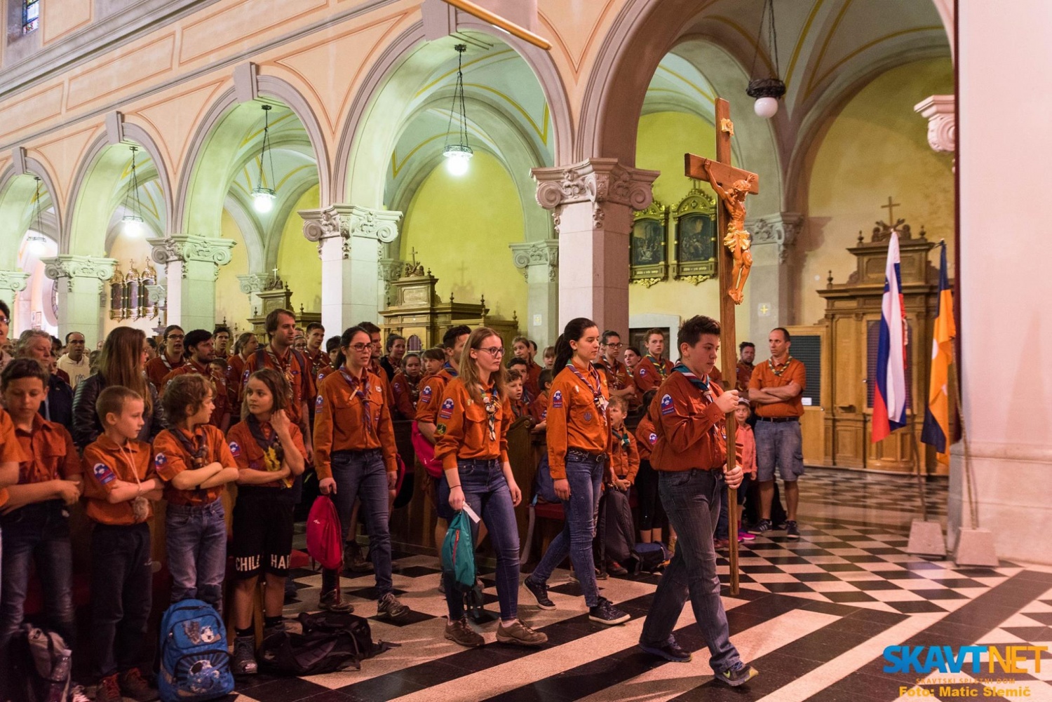 "Skavt, ne boj se, sledi moji slédi."