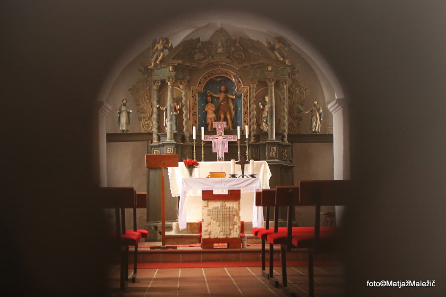 Glavni oltar v cerkvi Sv. Janeza Krstnika