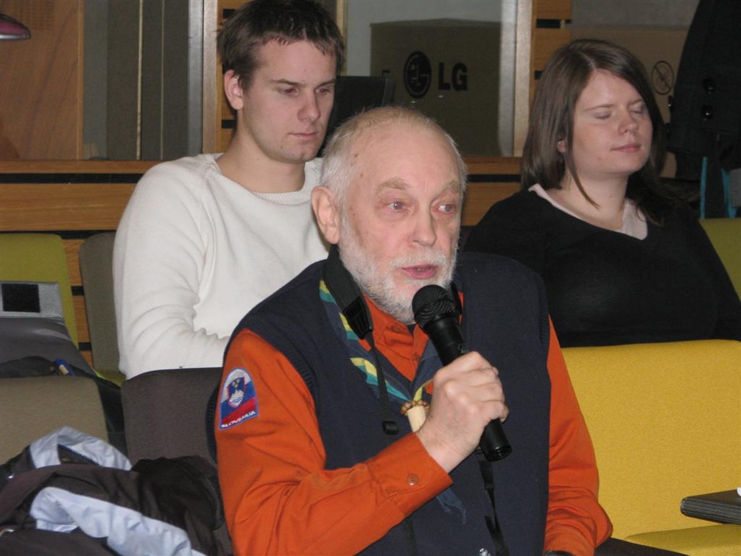 Konferenca "Medgeneracijsko sodelovanje: Pogled mladih", ki se je odvijala v Ljubljani in na kateri so izredno aktivno vlogo odigrali skavti - sedanji voditelji in tisti, ki so zdaj že na drugih mestih  v družbi, je prinesla veliko svežih idej.