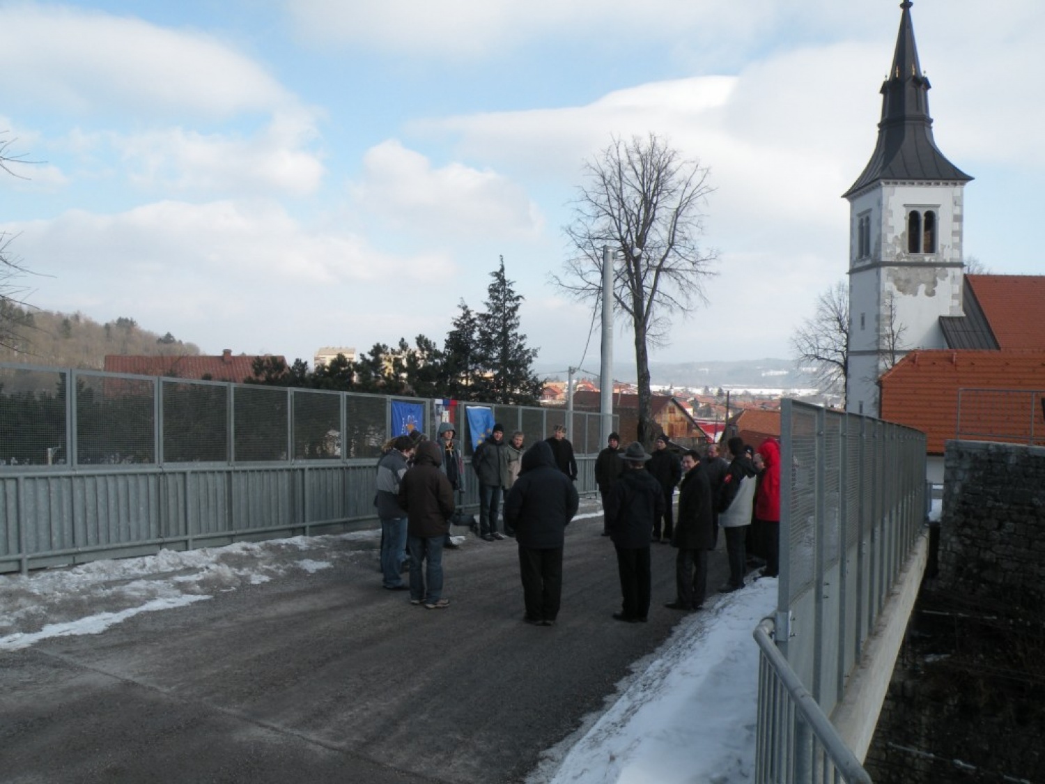 Začetek srečanja nad železniškimi tiri