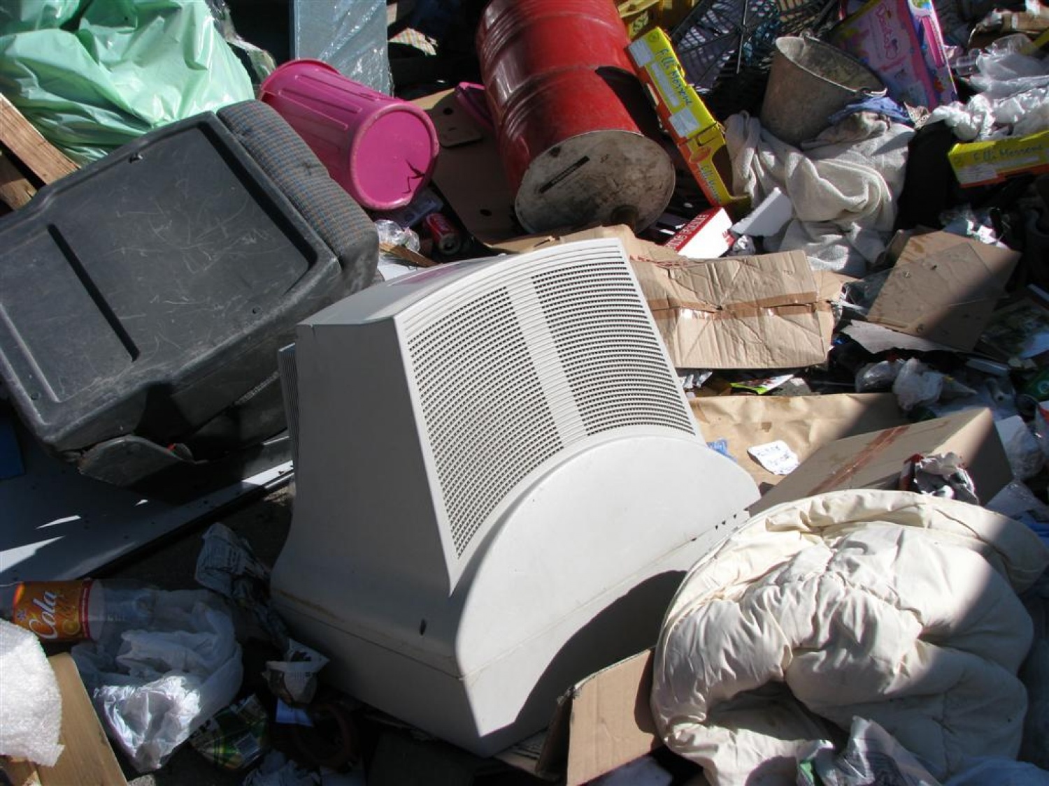 Računalniki in ekrani v smeteh - tudi v naravi