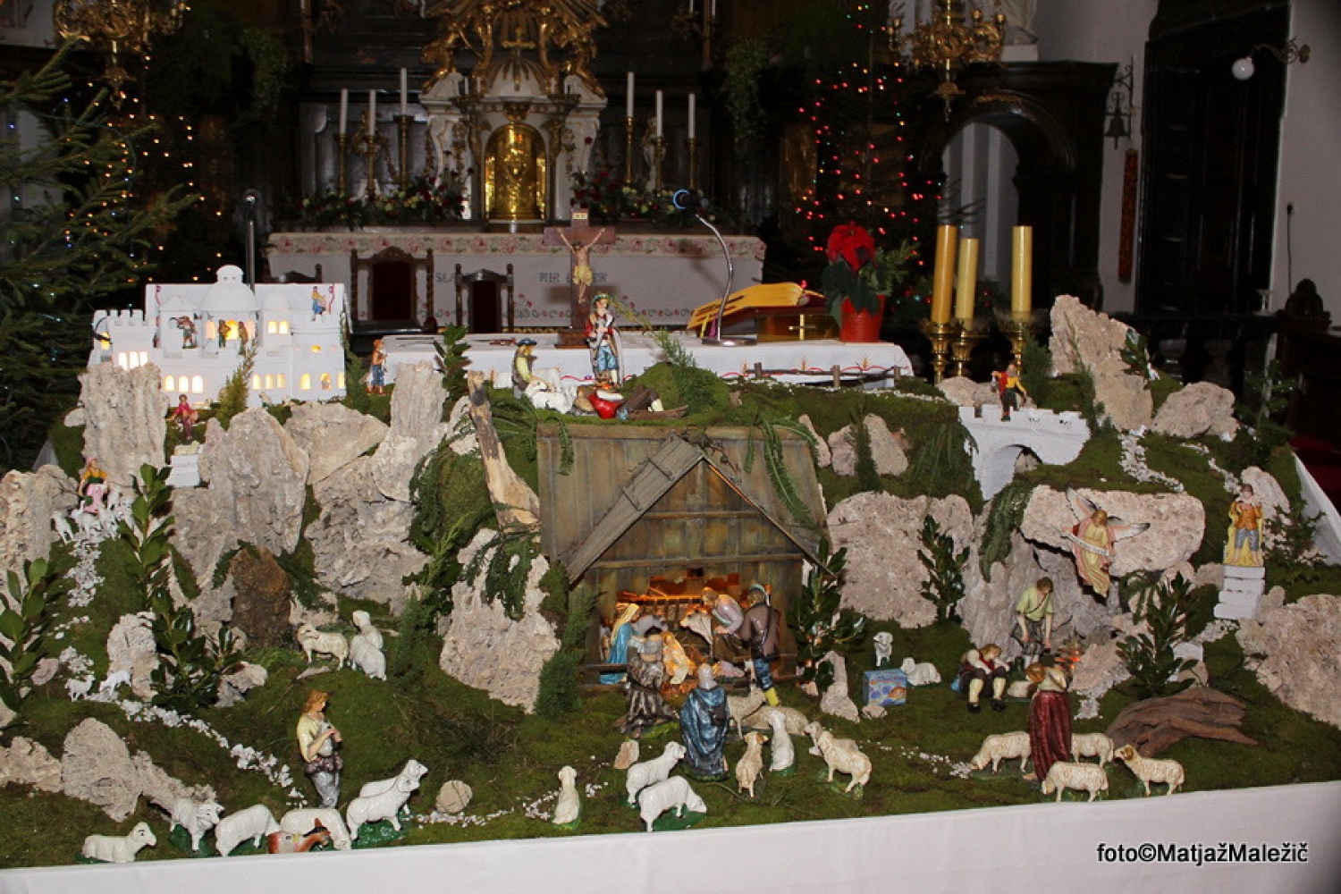 Jaslice v velesovski cerkvi