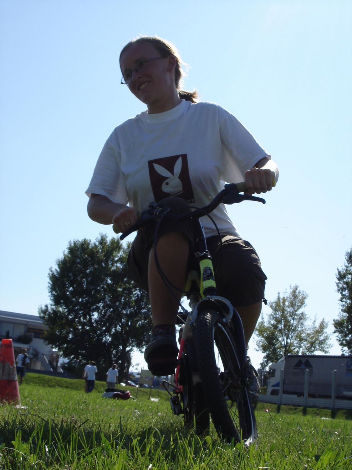 Slika in karikatura Tjaše Rutar.