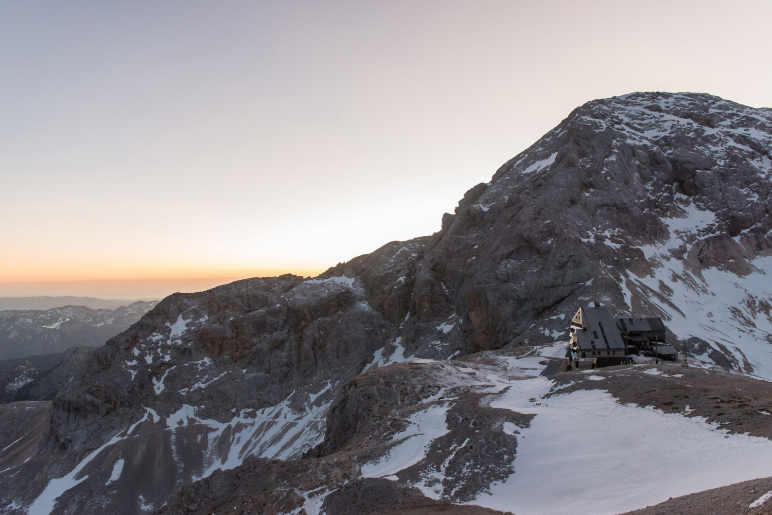 Se samo zdi ali tudi na Kredarici res gori?
